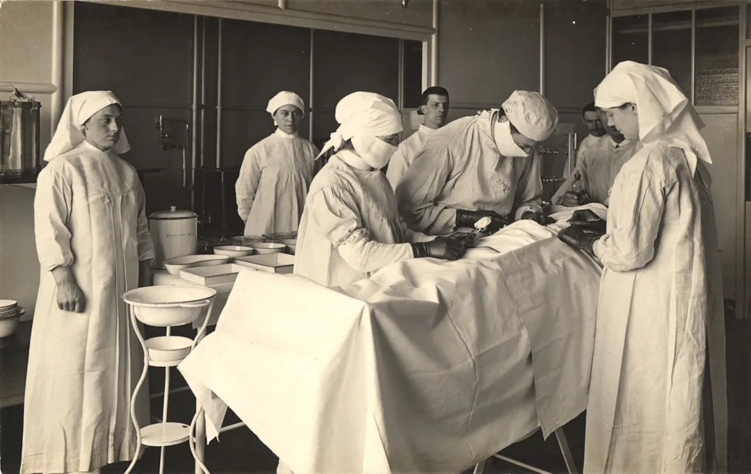 Doctor consulting with a patient at PP Scans